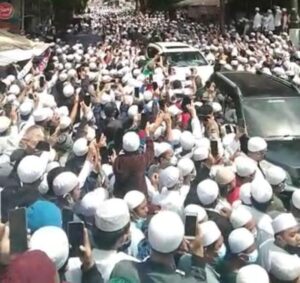 Ribuan Jamaah ikut Mengantarkan Habib Ali bin Abdurahman Assegaf