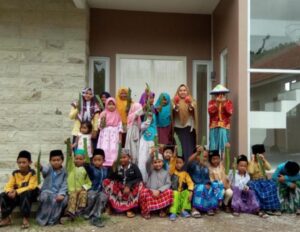 Atasi Kejenuhan Dimasa Pandemi, Perempuan Tani HKTI latih Anak-anak Menanam Bibit