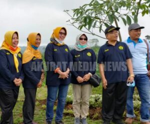 Keluarga Alumni Unej Lumajang Lakukan Penghijauhan Di Buper Glagah ARUM