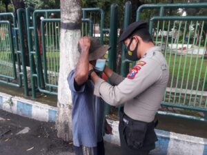 Polres Kediri  bagikan ribuan masker ke Masyarakat