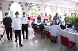 Presiden Joko Widodo (Jokowi) sidak Vaksinasi Massal Pedagang di Pasar Tanah Abang