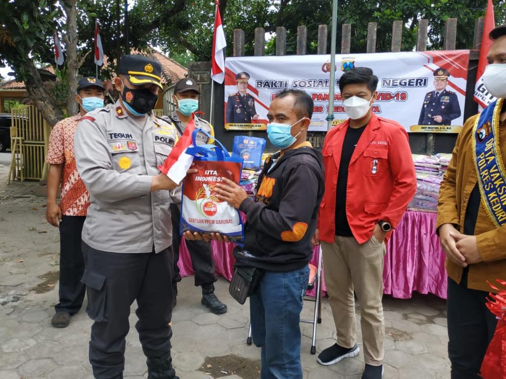 Sinergitas Polres Kediri Kota Dengan GMNI Dalam Distribusikan Bantuan ...