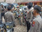 Antisipasi Penjarahan di Permukiman Warga Terdampak, Anggota Ditsamapta Polda Jatim Lakukan Patroli