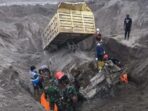 Korban Erupsi Gunung Semeru Bapak Anak Ditemukan Di Dalam Truk Yang Terkubur