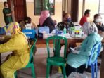 Dukung percepatan vaksinasi, Babinsa Posramil Ngariboyo kawal Vaksinasi di desa Selotinatah