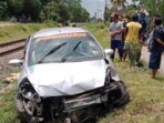 Tersambar Kereta Api, Pengemudi Honda Jazz di Blitar Lolos Dari Maut