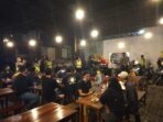 Patroli KRYD Ditsamapta Polda Jatim Sasar Prokes Dibeberapa Cafe dan Warkop di Surabaya