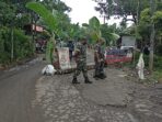 Geram Tak Kunjung Ada Perbaikan,  Warga Desa Jugo Blitar  Tutup Jalan Pakai Beton