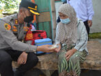 Kapolres Situbondo Door to Door Edukasi Lansia untuk Divaksin