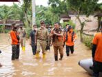 Bupati Sugiri Sancoko Tinjau Langsung Warga Yang Terdampak Tanggul Jebol