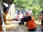 Wabub Indah Amperawati, Pemkab  Akan Penuhi Kebutuhan Warga Terdampak Banjir Sidorejo.