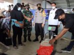 Kapolres Bojonegoro Bersama Dandim  Pantau Pendistribusian 10 Ribu Liter Migor