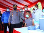 Tinjau Vaksinasi Booster, Kapolri: Buruh Harus Dalam Kondisi Optimal dan Sehat Hadapi Omicron