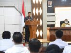 Serahkan SK P3K Guru Tahap I Formasi Tahun 2021, Wali Kota Kediri Harapkan Guru Jalin Komunikasi Dua Arah dengan Siswa