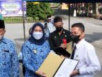 Bupati Rezita Meylani Yopi Serahkan SK CPNS