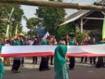 Kirab Bendara Merah Putih 1000 m Warnai Peringatan HUT Kemerdekaan RI Ke 77 si Desa Dawuhan Kecamatan Ringinrejo Kabupaten Kediri