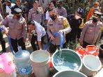 Polres Bondowoso Distribusikan Puluhan Ribu Liter Air Besih untuk Warga Terdampak Kekeringan di 6 Titik