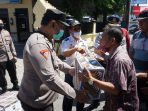 Satker Polda Jatim Berikan Bansos Kepada Masyarakat Terdampak Kenaikan BBM