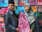 Mahasiswi Unair Asal Kediri Lahirkan Gagasan Kreatif Fesyen Muslim Ulitha Hijab, Bangkitkan Kesejahteraan Penjahit