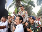 Suasana Haru Saat Tradisi Pedang Pora Mengiringi Pelepasan Irjen Pol Nico Afinta