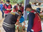 Tim Dokkes Polres Malang Gelar Pengobatan Gratis Bagi Korban Banjir di Sumbermanjing Wetan