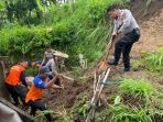 Polres Madiun Gotong Royong Bantu Korban Tanah Longsor