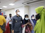 Seorang lansia Berobat di RSUD Dr Soewandhie Tidak Di layani Dengan Cepat, Walikota Surabaya Marah Dan Ancam Dirut RSUD Dr Soewandhie Akan Di Copot
