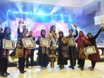 Finalis Putri Indonesia Puji Motif Batik Kabupaten Kediri : Cantik dan Elegan