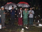 Bupati Gus Muhdlor Bersama Warga Gelar Istiqosah Dan Tahlil Sebelum Proses Pemindahan Makam Desa Waru