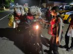 Patroli Sahur On The Road Samapta Polres Magetan Bagikan Nasi Sahur Kepada Masyarakat