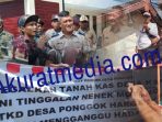 Masyarakat Desa Ponggok Gelar  Demo Tandingan Terkait Tanah Kas Desa di Kecamatan Mojo Kabupaten Kediri