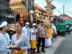 Sambang Dari Banjar Ke Banjar, Bhabinkamtibmas Polsek Denpasar Barat Pererat Komunikasi Polri Dengan Masyarakat.