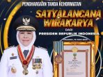 Berhasil Bangun SDM Pertanian Jatim, Gubernur Khofifah Raih Penghargaan Tanda Kehormatan Satyalancana Wirakarya Dari Presiden RI