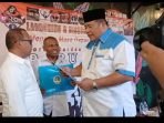 Sekjen DPP R-API Fritz Alor Boy Dampingi Bestari Barus Berikan SK DPW R-API Aceh kepada Jum Mahdi Saiful