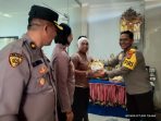 Kapolres AKBP Teguh Priyo Wasono Besuk Anggotanya Sakit