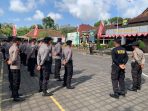 Latihan Dalmas Awal/Sispamkota di Lapangan Depan Polres Jembrana: Persiapan Menyambut Pemilu Serentak 2024.