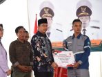 Bupati Gus Muhdlor Salurkan Bantuan Senilai Rp.1 Miliar untuk 3.599 KK di Sekitar TPA Jabon