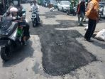 Jalan Berlubang Ruas Lingkar Timur dan Brigjen Katamso Waru Mulai Diperbaiki Dinas PU Bina Marga Sidoarjo