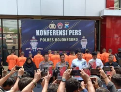 Polres Bojonegoro Tangkap 20 Pemain Judi Online, Sita Puluhan Smartphone dan Uang Rp60 Juta