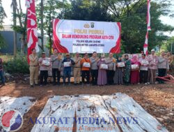 Kepedulian Polsek Kelapa Gading Bagikan Baksos kepada Warga di RW 017 Kelapa Gading Barat