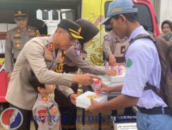 Si Sumeh” dan “Si Sabar” Polres Pasuruan Kota Kembali Berbagi Makanan Sehat Bergizi Gratis bagi Pelajar