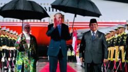 Momen Presiden Prabowo Menyambut Kedatangan Presiden Turki Erdogan di Indonesia dengan Hangat