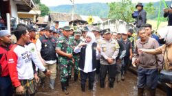 Cepat dan Sigap! Gubernur Khofifah Kirim Bantuan Logistik ke Gresik Saat Banjir Melanda