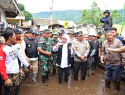 Cepat dan Sigap! Gubernur Khofifah Kirim Bantuan Logistik ke Gresik Saat Banjir Melanda