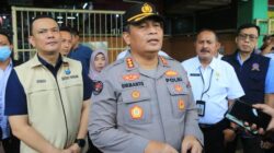 Tim Satgas Pangan Polda Jatim Temukan Takaran Minyak Goreng Dikurangi saat Sidak Pasar Wonokromo