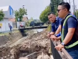 Diduga Pungli Bertahun-tahun, Bupati Sugiri Bongkar Bangunan Liar di Atas Fasum