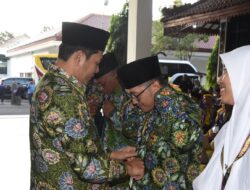 Tangis Haru Mengiringi, Bupati Subandi Lepas Jamaah Haji Sidoarjo Kloter 11