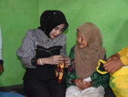 Wabup Sidoarjo Beri Perhatian Khusus Nenek Lansia Sebatang Kara