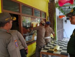 Siman Tertutup untuk Maksiat! 14 Warung Esek-esek Disegel oleh Satpol PP