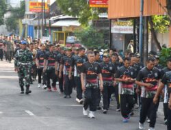 Bangun Kebugaran dan Soliditas, Dandim Ponorogo Ajak Anggota Prajurit Jalan Santai